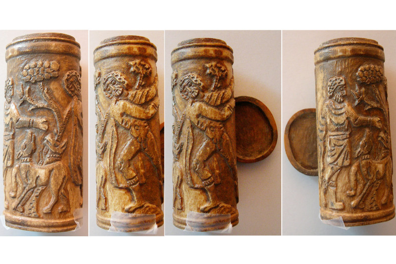 BYZANTINE EMPIRE. Ca. 10th.-12th. Century AD. Bone Cylindrical-shaped box (58.06...