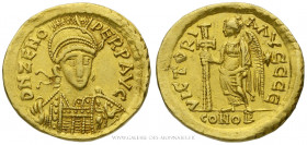 ZÉNON Deuxième règne (476-491), Solidus frappé à Constantinople, (Or - 4,46 g - 20 mm - 6h)
A/ DN ZENO - PERP. AVG. Buste diadémé, casqué et cuirassé...