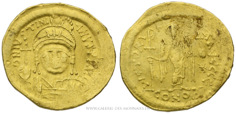 JUSTINIEN Ier (527-565), Solidus frappé à Constantinople, (Or - 4,33 g - 21,4 mm...