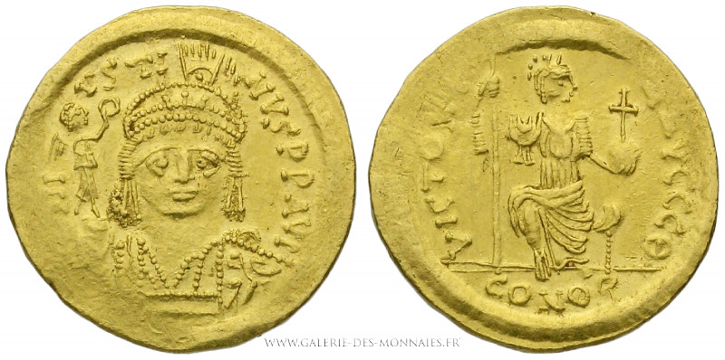 JUSTIN II (565-578), Solidus frappé à Constantinople, (Or - 4,46 g - 20,3 mm - 6...