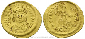JUSTIN II (565-578), Solidus frappé à Constantinople, (Or - 4,33 g - 20,4 mm - 6h)
A/ DN I-VSTI-NVS PPAVG. Buste casqué de face de Justin II tenant l...