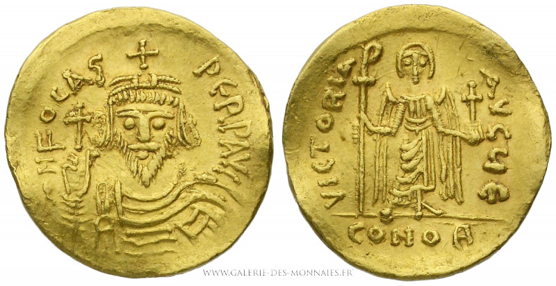 PHOCAS (602-610), Solidus frappé à Constantinople, (Or - 4,38 g - 20,5 mm - 7h)...