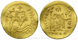 PHOCAS (602-610), Solidus frappé à Constantinople, (Or - 4,38 g - 20,5 mm - 7h)
A/ DN FOCAS PERP AVG. Buste couronné de Phocas de face, tenant le glo...
