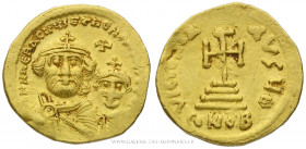 HÉRACLIUS et HÉRACLIUS CONSTANTIN (613-630), Solidus frappé à Constantinople, (Or - 4,39 g - 19,5 mm - 8h)
A/ DDNN HERACLIVS ET HERA CONST PP A. Les ...
