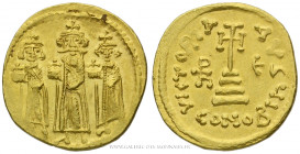 HÉRACLIUS, H. CONSTANTIN et HÉRACLONAS (632-641), Solidus frappé à Constantinople, (Or - 4,32 g - 20,7 mm - 6h)
A/ Anépigraphe. Les trois augustes de...