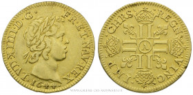 LOUIS XIV (1643-1715), Louis d'or à la mèche courte 1644 A Paris, (Or - 6,68 g - 24,3 mm - 6h)
A/ Tête enfantine du Roi à droite, laurée, les cheveux...