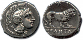 LUCANIE - VELIA 340-334
Tête d'Athéna à droite, coiffée d'un casque à aigrettes orné 
d'ailes et lauré. Dans le champ, Φ-Γ. R/. Lion marchant à droite...