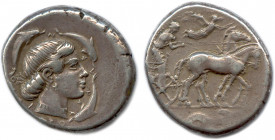 SICILE - SYRACUSE Règne de Hiéron Ier et Thrasybule 478-467
Tête de la nymphe Aréthuse à droite, les cheveux relevés sur la nuque 
et divisés en quatr...