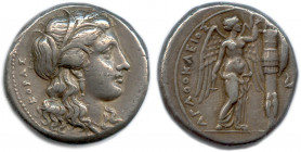 SICILE - SYRACUSE Règne d'Agathoclès 317-289
Tête de Perséphone à droite couronnée d'épis, les cheveux longs. Elle est parée de boucles d'oreilles et...