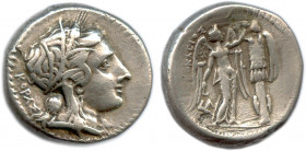 SICILE - SYRACUSE Règne d'Agathoclès 317-289
Tête de Perséphone à droite couronnée d'épis, le cheveux longs noués sur la nuque. Elle est parée de bou...