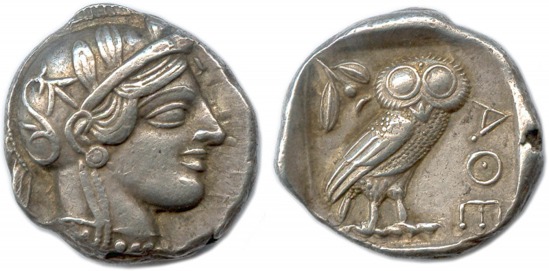 ATTIQUE - ATHÈNES 470-465
Tête d'Athéna à droite (l'oeil de face), coiffée d'un ...