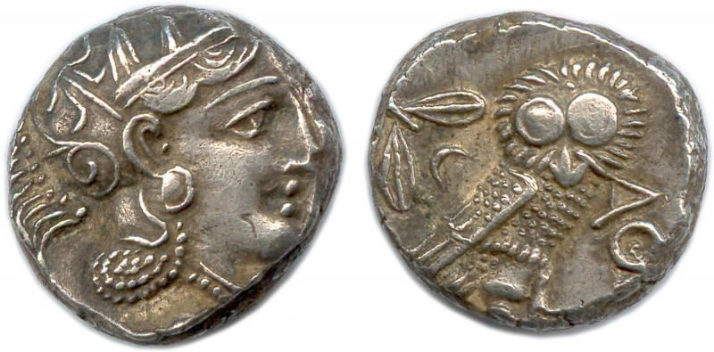 ATTIQUE - ATHÈNES 353-294
Tête d'Athéna à droite (l'oeil de profil), coiffée d'u...