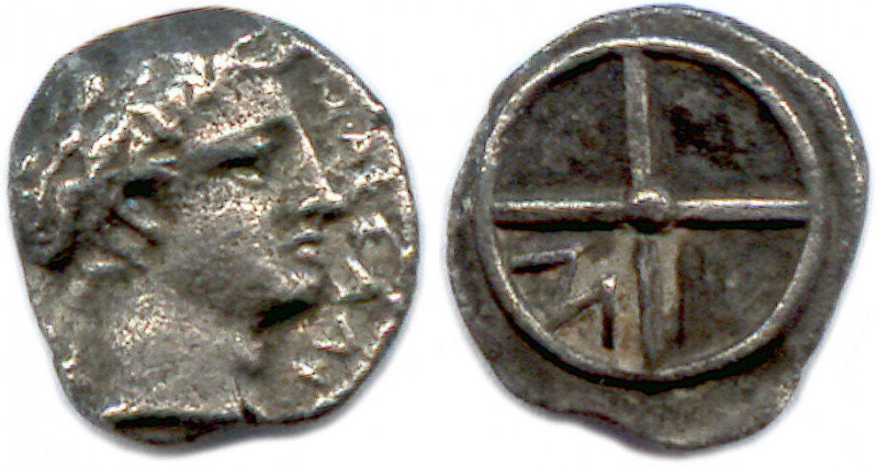 MASSALIA 474-410
Tête d'Apollon à droite. Devant, MAΣΣAΛI. 
R/. Rouelle à quatre...