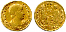 JULIEN II L'APOSTAT Flavius Claudius Julianus César 355-360 Empereur février 360 - 26 juin 363
D N CL IVL IANVS N C. Son buste nu-tête, imberbe, cuira...