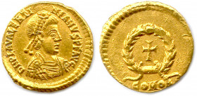 VALENTINIEN III Placidius Valentinianus 
23 octobre 425 - 16 mars 455
D N VALENTINIANVS P F AVG. Son buste drapé et cuirassé, coiffé du diadéme perlé....