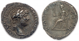 HADRIEN Publius Ælius Hadrianus 
11 août 117 - 10 juillet 138
IMP CAESAR TRAIAN HADRIANVS AVG. Sa tête laurée
à droite. R/. P M TR P COS III. La Paix ...