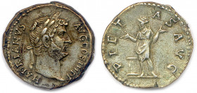 HADRIEN Publius Ælius Hadrianus 117-138
HADRIANVS AVG COS III P P. Sa tête laurée à droite. 
R/. PIETAS AVG. La Piété debout près d'un autel et 
levan...