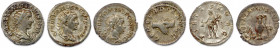 HÉRENNIUS ÉTRUSCUS Quintus Herennius Etruscus mai - août 251
Trois antoniniens en argent : ♦ Cohen 4, 11, 14. Très beaux et Superbes.
