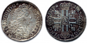 LOUIS XIV 1643-1715
LVD. XIIII. D. G. FR. ET. NAV. REX. Buste du Roi à droite, drapé à l'antique. Dessous, 1690. Soleil, marque de F. Martin. 
R/. CHR...