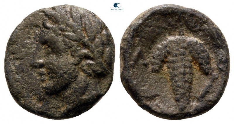 Lokris. Locri Opuntii circa 330-300 BC. 
Bronze Æ

11 mm, 1,65 g



very ...