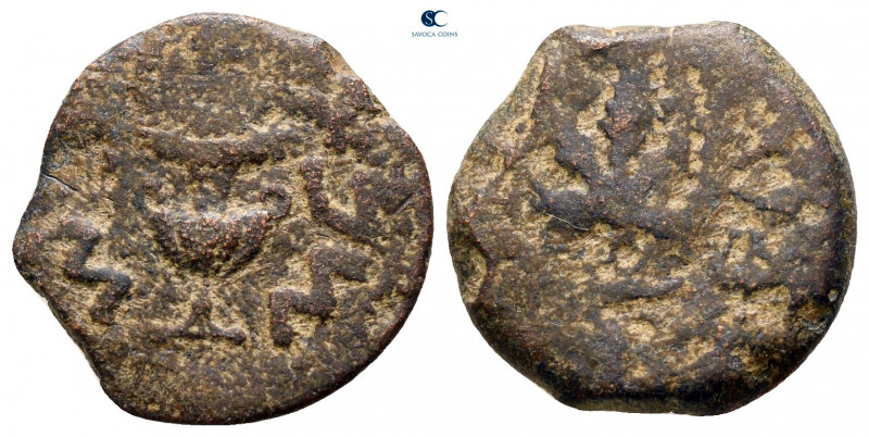 Judaea. Jerusalem. First Jewish War AD 66-70. 
Prutah Æ

15 mm, 2,47 g


...