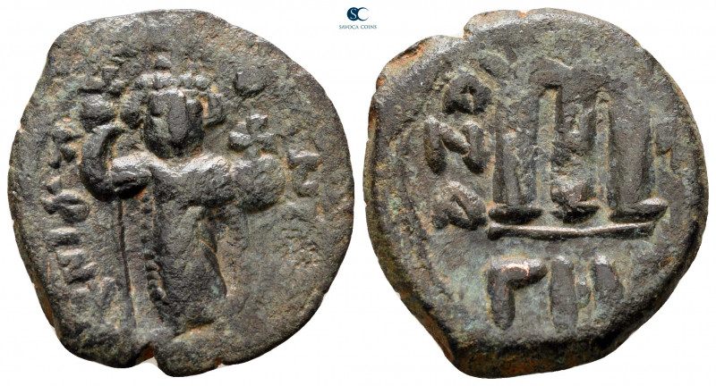 Constans II AD 641-668. Constantinople
Follis or 40 Nummi Æ

22 mm, 4,59 g
...