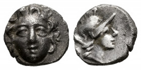 Pisidia. Selge. Obol. 350-300 BC. (Sng Cop-246). (Sng Bnf-1934). Anv.: Facing gorgoneion. Rev.: Helmeted head of Athena to right; astragalos behind. A...