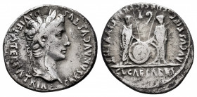 Augustus. Denarius. 7-6 a.C. Rome. (Ric-207). (Bmcre-433). (Rsc-43c). Anv.: CAESAR AVGVSTVS DIVI F PATER PATRIAE. Laureate head on the right. Rev.: AV...