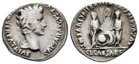 Augustus. Denarius. 7-6 a.C. Rome. (Ric-207). (Bmcre-433). (Rsc-43c). Anv.: CAESAR AVGVSTVS (DIVI F PA)TER PATRIAE. Laureate head on the right. Rev.: ...