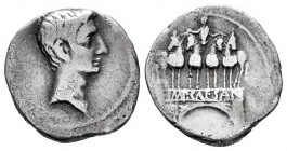 Augustus. Denarius. 29-27 BC. Uncertain mint. (Ffc-98). (Ric-267). (Cal-685). Anv.: Bare head of Augustus right. Rev.: IMP. CAESAR on triumphal arch s...