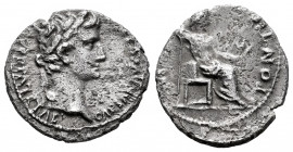 Augustus. Denarius. 41 BC. Lugdunum. (Ffc-163). (Ric-220). (Cal-857). Anv.: CAESAR AVG(VSTVS DIVI. F. PAT)ER. PATRIAE laureate head of Augustus right....