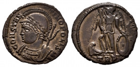 Constantinus I. Follis. 332-333 AD. Trier. Commemorative series. (Ric-VII 548). Anv.: CONSTANTINOPOLIS, laureate and helmeted bust of Constantinopolis...