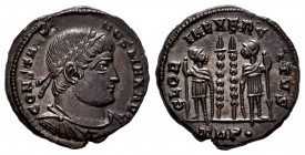 Constantinus I. Follis. 330-331 AD. Trier. (Ric-VII 526). Anv.: CONSTANTINVS IVN NOB C, laureate cuirassed bust right. Rev.: GLORIA EXERCITVS, two sol...