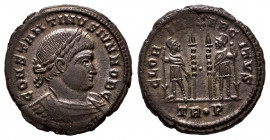 Constantinus II. Follis. 330-331 AD. Trier. (Ric-VII 539). Anv.: CONSTANTINVS IVN NOB C, laureate cuirassed bust right. Rev.: GLORIA EXERCITVS, two so...