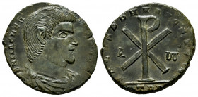 Magnentius. Double Centenionalis. 351 AD. Trier. (Ric-VIII 318). Anv.: D N MAGNENTIVS P F AVG, bare-headed, draped and cuirassed bust to right. Rev.: ...