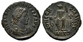 Valentinian II. Centenionalis. 375-392 AD. Antioch. (Ric-IX 45b). Anv.: D N VALENTINIANVS P F AVG, pearl-diademed, draped and cuirassed bust to right....