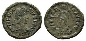 Theodosius I. 1/2 centenional. 384-387 AD. Siscia. (Ric-IX 39b.2). (LRBC-1576). Anv.: D N THEODOSIVS P F AVG, Pearl-diademed, draped, and cuirassed bu...