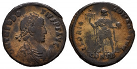 Theodosius I. Maiorina. 392-394 AD. Constantinople. (Ric-88). Anv.: D N THEODOSIVS P F AVG, diademed, draped and cuirassed bust to right. Rev.: GLORIA...