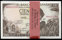 100 pesetas. 1965. Madrid. (Ed 2017-470a). Taco de 100 billetes correlativos con serie 1Q. Precinto original FNMT. Mint state. Est...500,00. 

Spani...