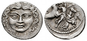 Plautius. L. Plautius Plancus. Denarius. 47 BC. Rome. (Ffc-1008). (Craw-453/1e). (Cal-1135). Anv.: Mask of Medusa, facing, hair dishevelled, L. PLAVTI...