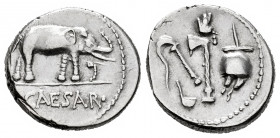 Julius Caesar. Denarius. 54-51 BC. Galia. (Ffc-53). (Craw-443/1). (Sydenham-1006). Anv.: Elephant right, treading on serpent, CAESAR· in exergue. Rev....