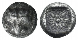 Ionia, Miletos, late 6th-early 5th century BC. AR Obol (7mm, 0.78g). Panther or lion head facing. R/ Stellate floral pattern within incuse square. Kle...