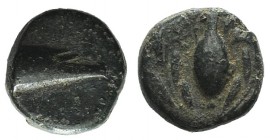 Islands of Ionia, Samos, c. 394-365 BC. Æ (7mm, 0.79g, 3h). Prow r. R/ Amphora within wreath. SNG Tübingen 3277. Rare, green patina, VF