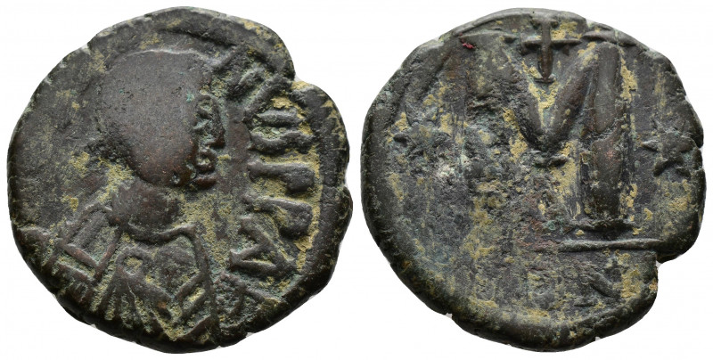 (Bronze, 16.77gr 30mm) Justinian I AE 40 Nummi. Constantinople, AD 527-565. 
 di...