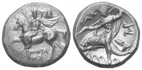 Kalabrien. Tarent.

 Didrachme oder Nomos (Silber). Ca. 240 - 228 v. Chr.
Vs: Reiter zu Pferde mit erhobenem Arm nach links reitend; im Feld rechts...
