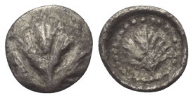 Sizilien. Selinous.

 Obol (Silber). Ca. 515 - 470 v. Chr.
Vs: Eppichblatt.
Rs: Eppichblatt in Perlkreis.

10 mm. 0,49 g. 

HGC - (vgl. 2, 121...