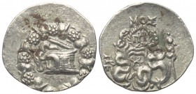 Mysien. Pergamon.

 Cistophor (Silber). Ca. 76 - 67 v. Chr.
Vs: Cista mystica mit halb geöffnetem Deckel, aus der sich eine Schlange herauswindet; ...