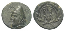 Troas. Birytis.

 Bronze. Um 300 v. Chr.
Vs: Kopf eines bartlosen Kabiren mit Pilos zwischen zwei Sternen links.
Rs: Keule in Lorbeerkranz.

12m...