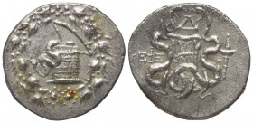 Ionien. Ephesos.

 Cistophor (Silber). 131 / 130 v. Chr. (Jahr 4).
Vs: Cista mystica mit halbgeöffnetem Deckel, aus der sich nach links eine Schlan...