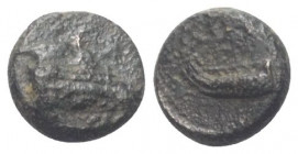 Lykien. Phaselis.

 Bronze. Ca. 250 - 220 v. Chr.
Vs: Prora nach rechts.
Rs: Schiffsheck mit Aphlaston nach links.

10 mm. 1,27 g. 

Heipp-Tam...